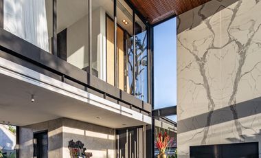 5 Bedroom Villa for sale in Kerobokan, Bali