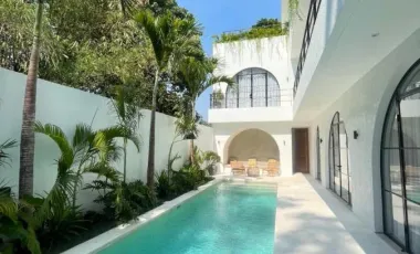 6 Bedroom Villa for sale in Kerobokan, Bali