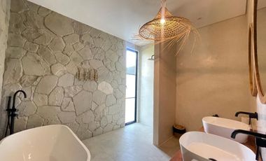 6 Bedroom Villa for sale in Kerobokan, Bali