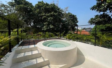 6 Bedroom Villa for sale in Kerobokan, Bali