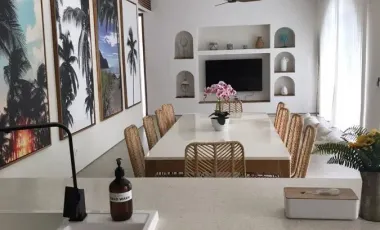 6 Bedroom Villa for sale in Kerobokan, Bali