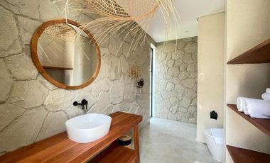 6 Bedroom Villa for sale in Kerobokan, Bali