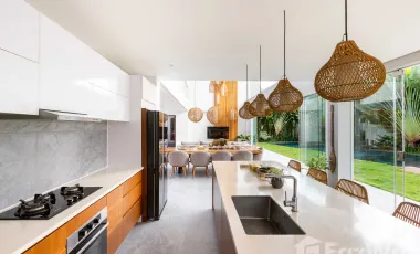 5 Bedroom Villa for sale in Canggu, Bali