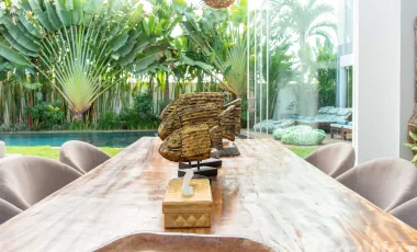 5 Bedroom Villa for sale in Canggu, Bali
