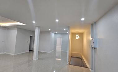 4 Bedroom Warehouse for sale in That Choeng Chum, Sakon Nakhon
