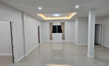 4 Bedroom Warehouse for sale in That Choeng Chum, Sakon Nakhon
