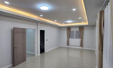 4 Bedroom Warehouse for sale in That Choeng Chum, Sakon Nakhon