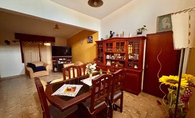 CASA 3 DORMITORIOS BARRIO SAN SALVADOR