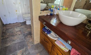 VENTA CASA 6 AMB. CON PILETA PARQUE LAS NACIONES