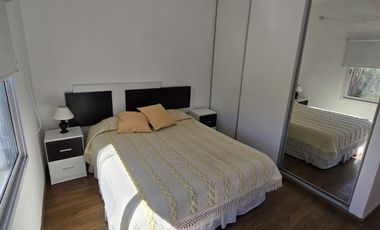 VENTA CASA 6 AMB. CON PILETA PARQUE LAS NACIONES