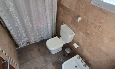 VENTA CASA 6 AMB. CON PILETA PARQUE LAS NACIONES