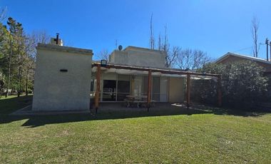 VENTA CASA 6 AMB. CON PILETA PARQUE LAS NACIONES