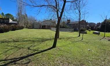VENTA CASA 6 AMB. CON PILETA PARQUE LAS NACIONES