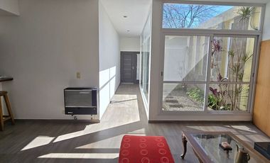 VENTA CASA 6 AMB. CON PILETA PARQUE LAS NACIONES