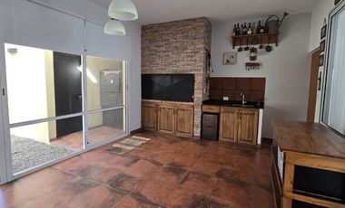 VENTA CASA 6 AMB. CON PILETA PARQUE LAS NACIONES
