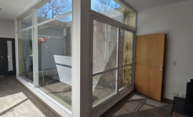 VENTA CASA 6 AMB. CON PILETA PARQUE LAS NACIONES