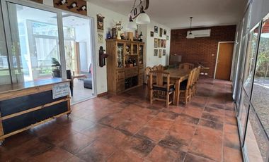 VENTA CASA 6 AMB. CON PILETA PARQUE LAS NACIONES