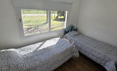 VENTA CASA 6 AMB. CON PILETA PARQUE LAS NACIONES