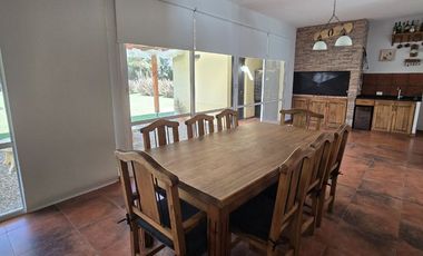 VENTA CASA 6 AMB. CON PILETA PARQUE LAS NACIONES