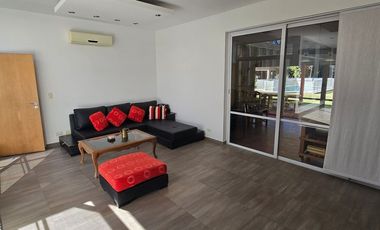 VENTA CASA 6 AMB. CON PILETA PARQUE LAS NACIONES