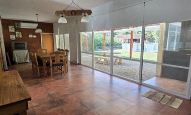 VENTA CASA 6 AMB. CON PILETA PARQUE LAS NACIONES