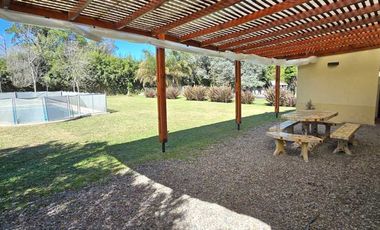VENTA CASA 6 AMB. CON PILETA PARQUE LAS NACIONES