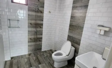 4 Bedroom House for sale at Thanachok 5