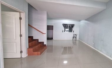 4 Bedroom Townhouse for sale at Lio Phetkasem 81