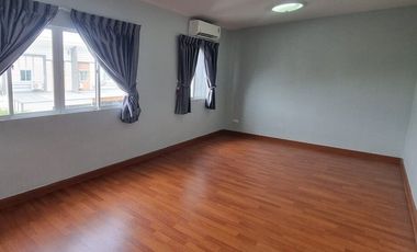 4 Bedroom Townhouse for sale at Lio Phetkasem 81