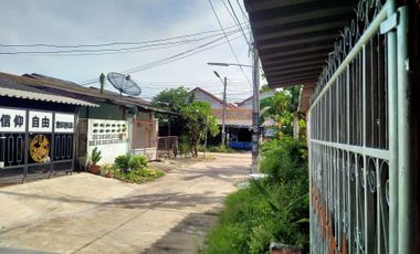 3 Bedroom Townhouse for sale at Kheha Lampang