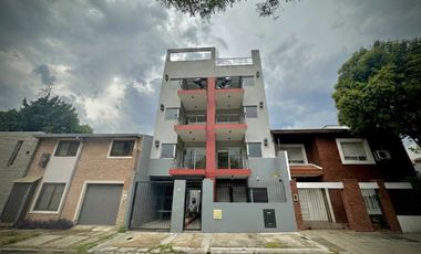 DEPARTAMENTO 2 AMB CON ESCRITORIO PATIO COCHERA