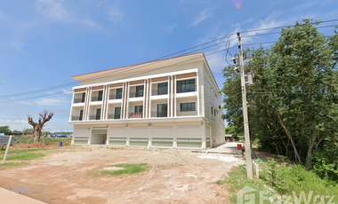 4 Bedroom Townhouse for sale in Atsamat, Nakhon Phanom