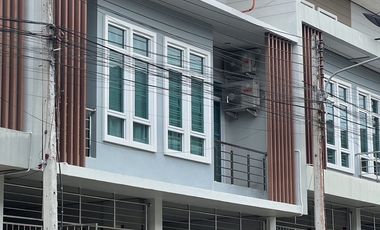 3 Bedroom Townhouse for sale at Prakythong Ville