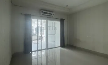 3 Bedroom Townhouse for sale at Prakythong Ville