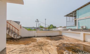 3 Bedroom Townhouse for sale in Nai Wiang, Phrae