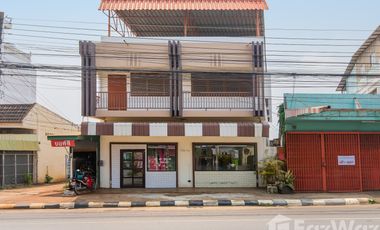 3 Bedroom Townhouse for sale in Nai Wiang, Phrae