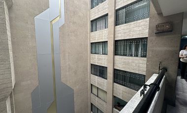 Centro Histórico excelente local en la calle de Madero