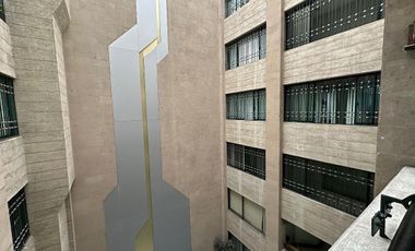 Centro Histórico excelente local en la calle de Madero