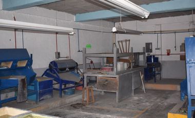 Nave Industrial en Venta: Oficinas y Mini Bodegas