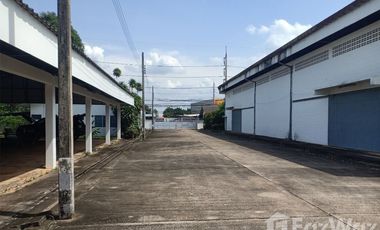 Warehouse for sale in Krok Sombun, Prachin Buri