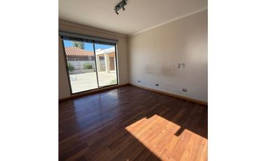 Hermosa casa en Condominio Jardín de los Villares