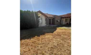 Hermosa casa en Condominio Jardín de los Villares