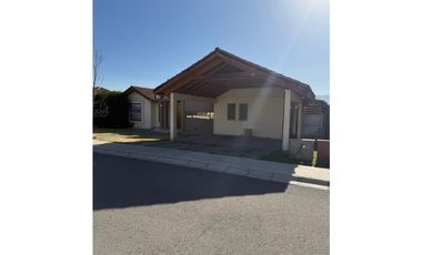 Hermosa casa en Condominio Jardín de los Villares