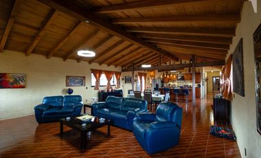 Gran Oportunidad  de adquirir una Casa en Tapalpa con amplios espacios