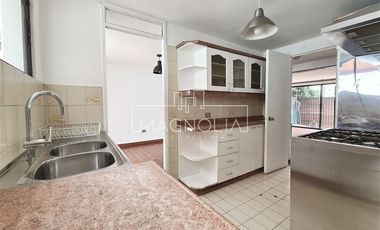 Casa en Arriendo en a pasos de Iglesia Santa Maria