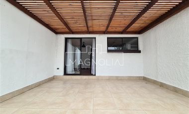 Casa en Arriendo en a pasos de Iglesia Santa Maria