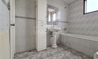 Casa en Arriendo en a pasos de Iglesia Santa Maria