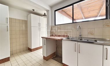 Casa en Arriendo en a pasos de Iglesia Santa Maria