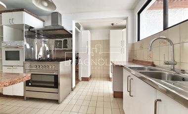 Casa en Arriendo en a pasos de Iglesia Santa Maria