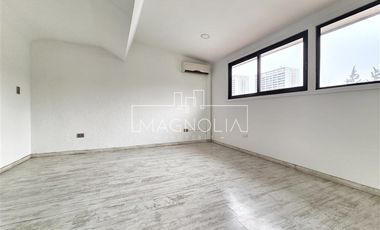 Casa en Arriendo en a pasos de Iglesia Santa Maria